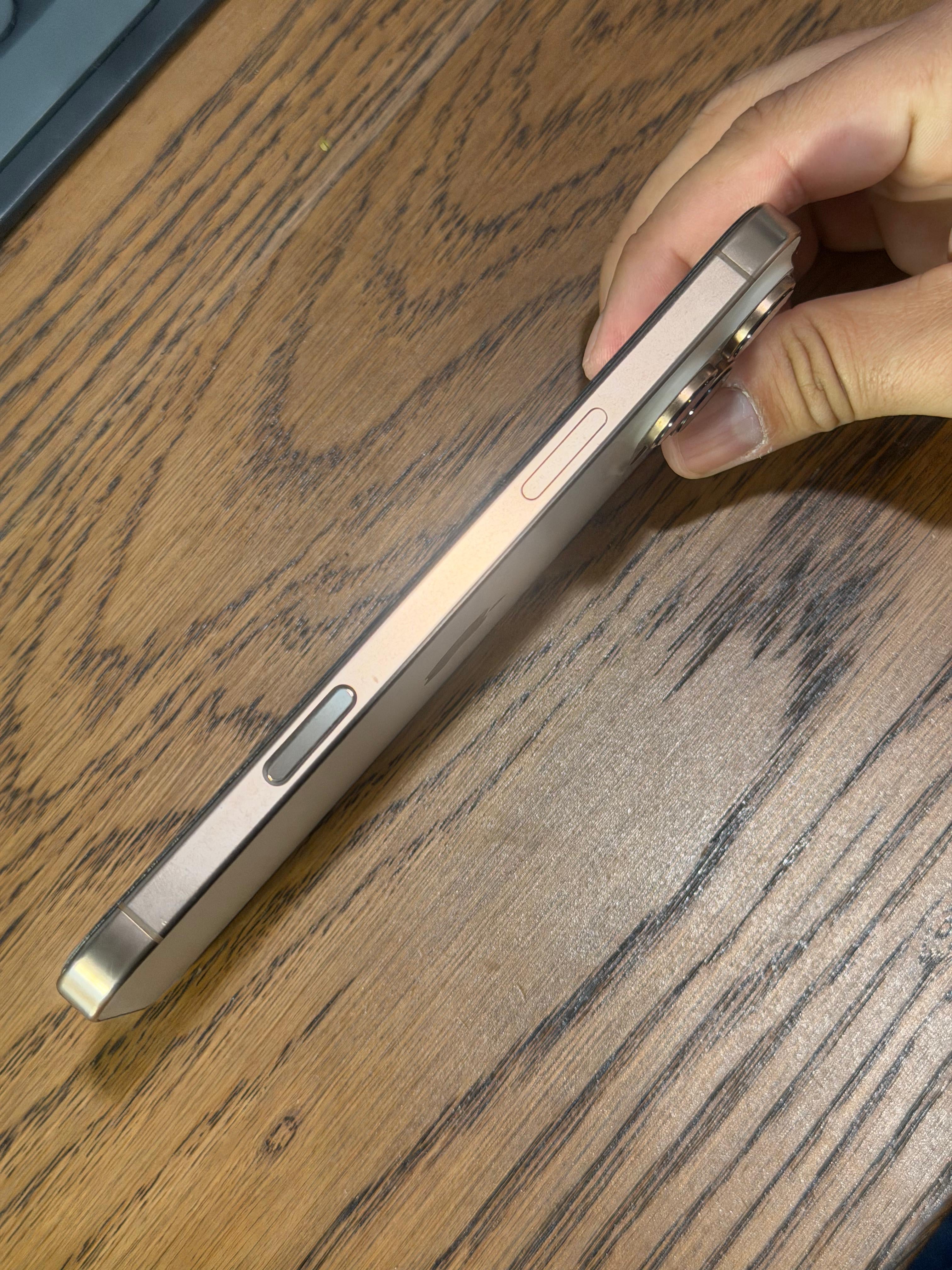 iPhone 16 Pro Max - USADO