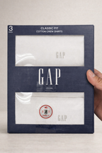 Pack de 3 camisetas interiores de algodón GAP – Classic Fit Cotton Crew Shirts.