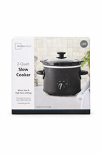 Olla eléctrica de (slow cooker) de la marca Mainstays de 2 quarts (aprox. 1.9 litros).