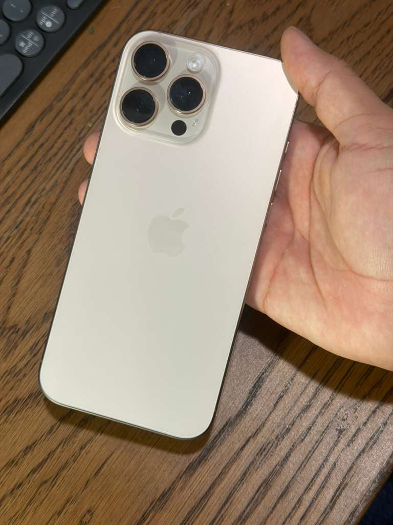 iPhone 16 Pro Max - USADO