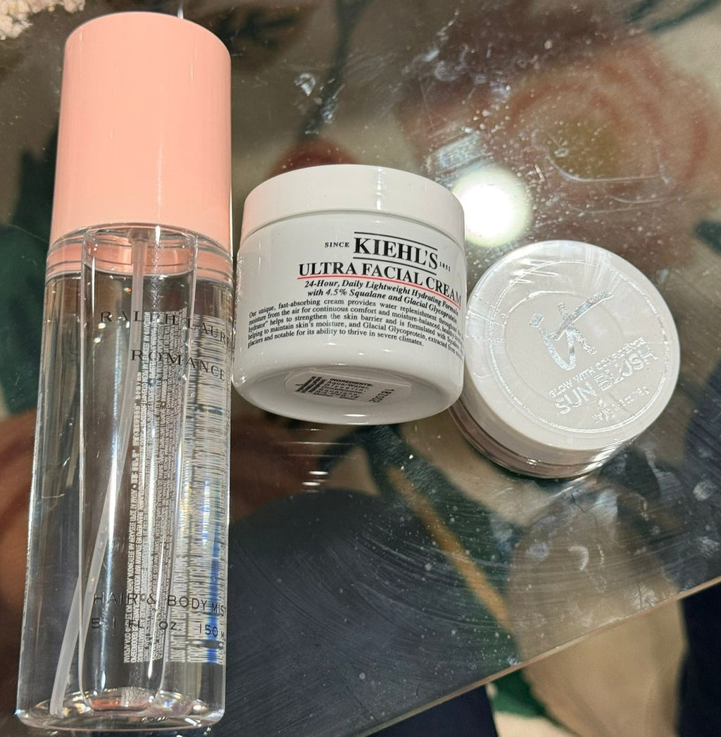 Combo : Gloss / Lip Oil + Crema facial Kiehl’s Ultra Facial Cream + Polvo translúcido IT Cosmetics Bye Bye Pores